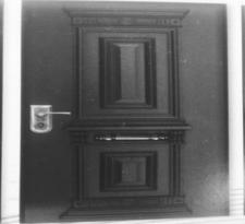 Solids door