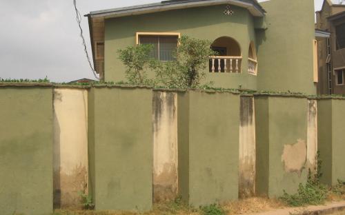 A TASTEFULLY & LOVELY 5 BEDROOM DUPLEX 